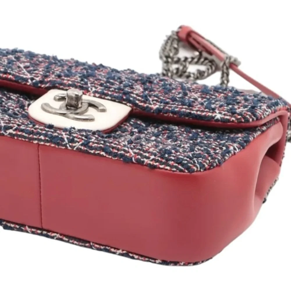 โจ๐๏ธ Chanel Tweed Quilted Mini Flap Bag - Picture 3 of 7
